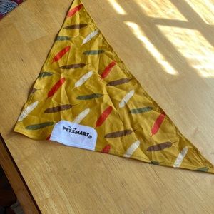 PetSmart scarf 19x14” like new